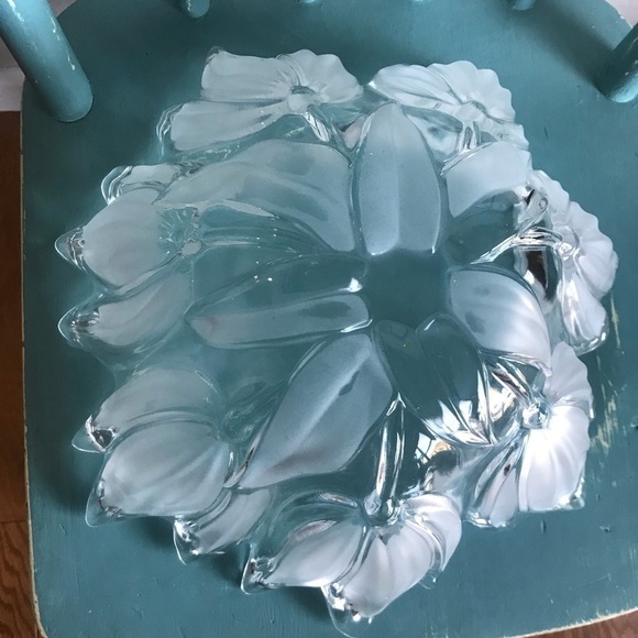 Mikasa TULIPS SATIN 12" Frosted Crystal Hostess Bowl - Picture 13 of 13